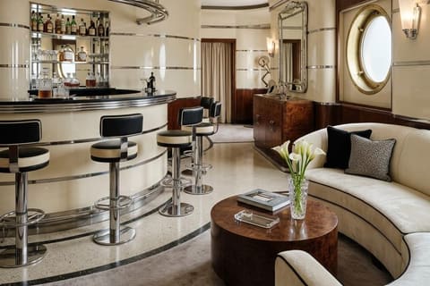 Streamline Moderne interior